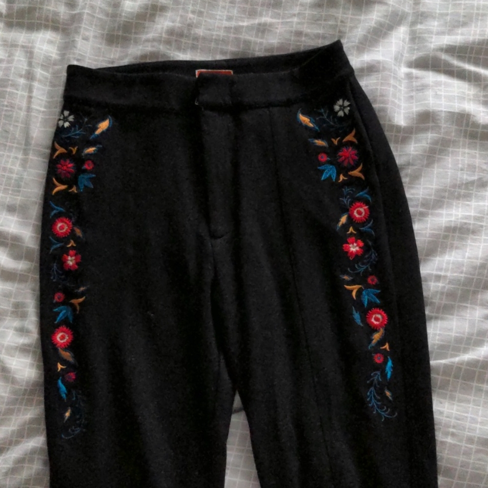 Black floral mod cloth pants